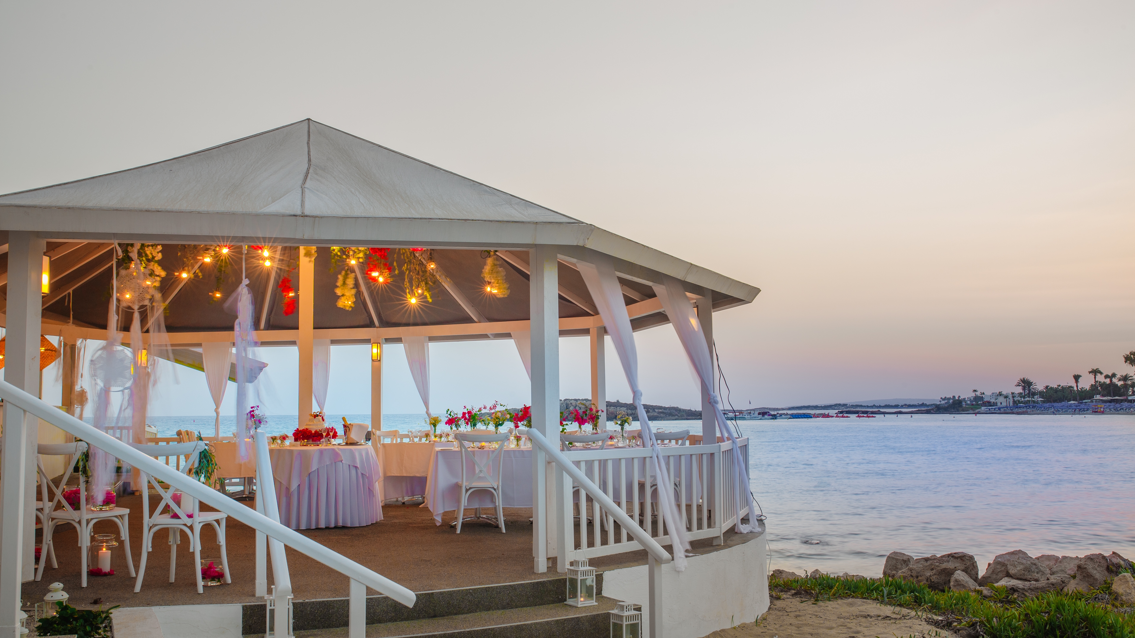 Image: http://www.bookyourweddingday.com/images/media/uploadfiles/Rondavel by Dusk_Nissi Beach Resort.jpg